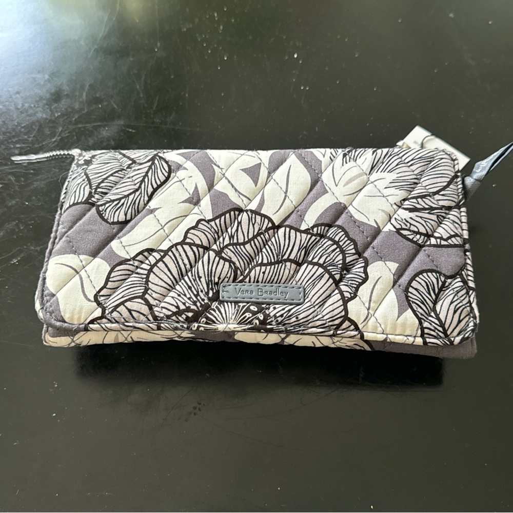 Sold ! NWT Vera Bradley RFID Crossbody/Wristlet, Moon Shadow Meadow, Gray, White